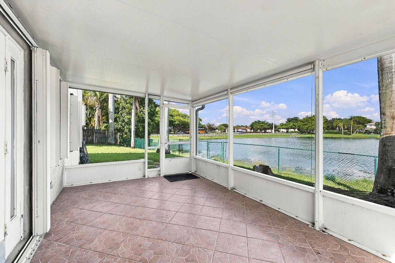 10627 NW 7th Street, Pembroke Pines, FL 33026 Photo