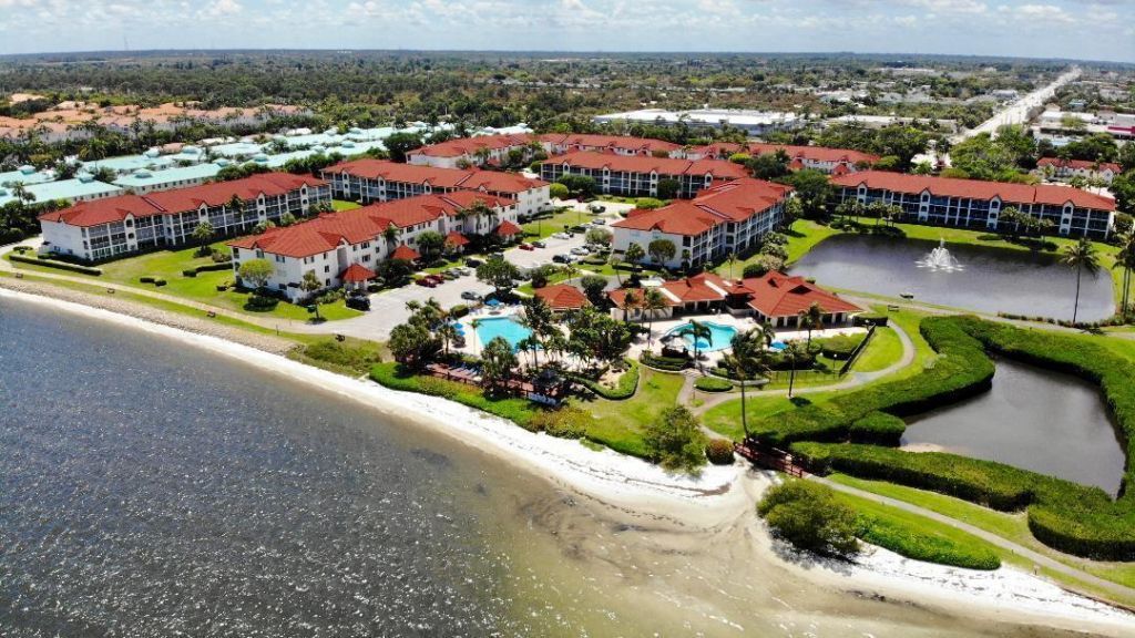 7030 Half Moon Circle, Unit 216, Hypoluxo, FL 33462 Photo