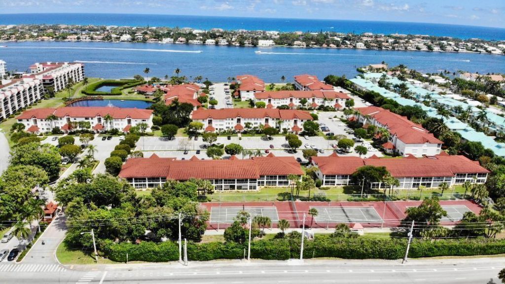 7030 Half Moon Circle, Unit 216, Hypoluxo, FL 33462 Photo