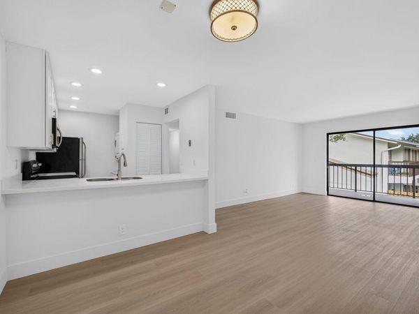 3404 Gardens E Drive, Unit 21B, Palm Beach Gardens, FL 33410