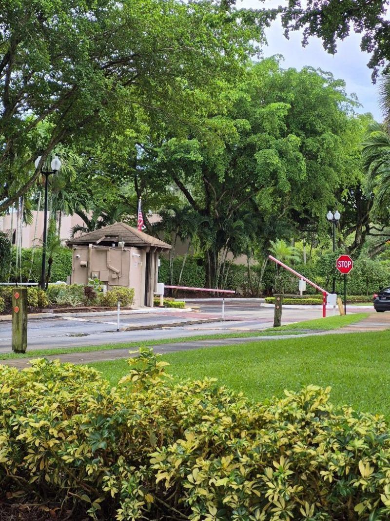 1273 NW 122nd Terrace, Pembroke Pines, FL 33026 Photo