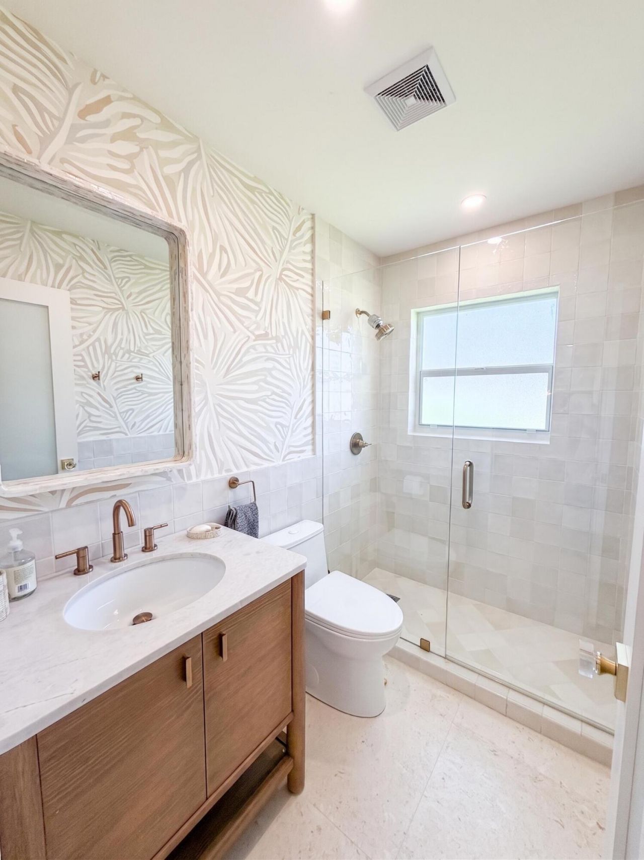 1584 Blue Water Terrace N, Lauderdale by the Sea, FL 33062 Photo