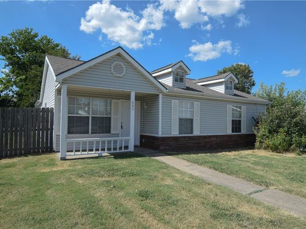 203 SE 16th Street , Bentonville, AR 72712