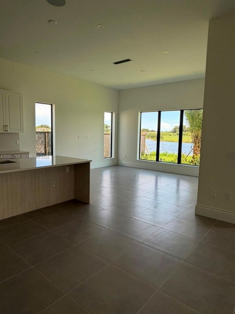 8540 NW 160th Terrace, Miami Lakes, FL 33016 Photo