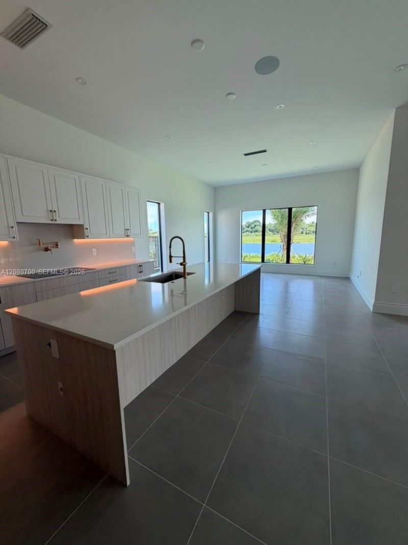 8540 NW 160th Terrace , Miami Lakes, FL 33016 Photo