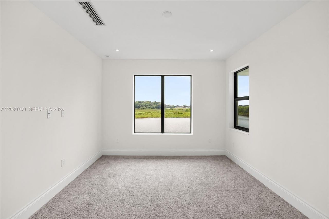 8540 NW 160th Terrace, Miami Lakes, FL 33016 Photo