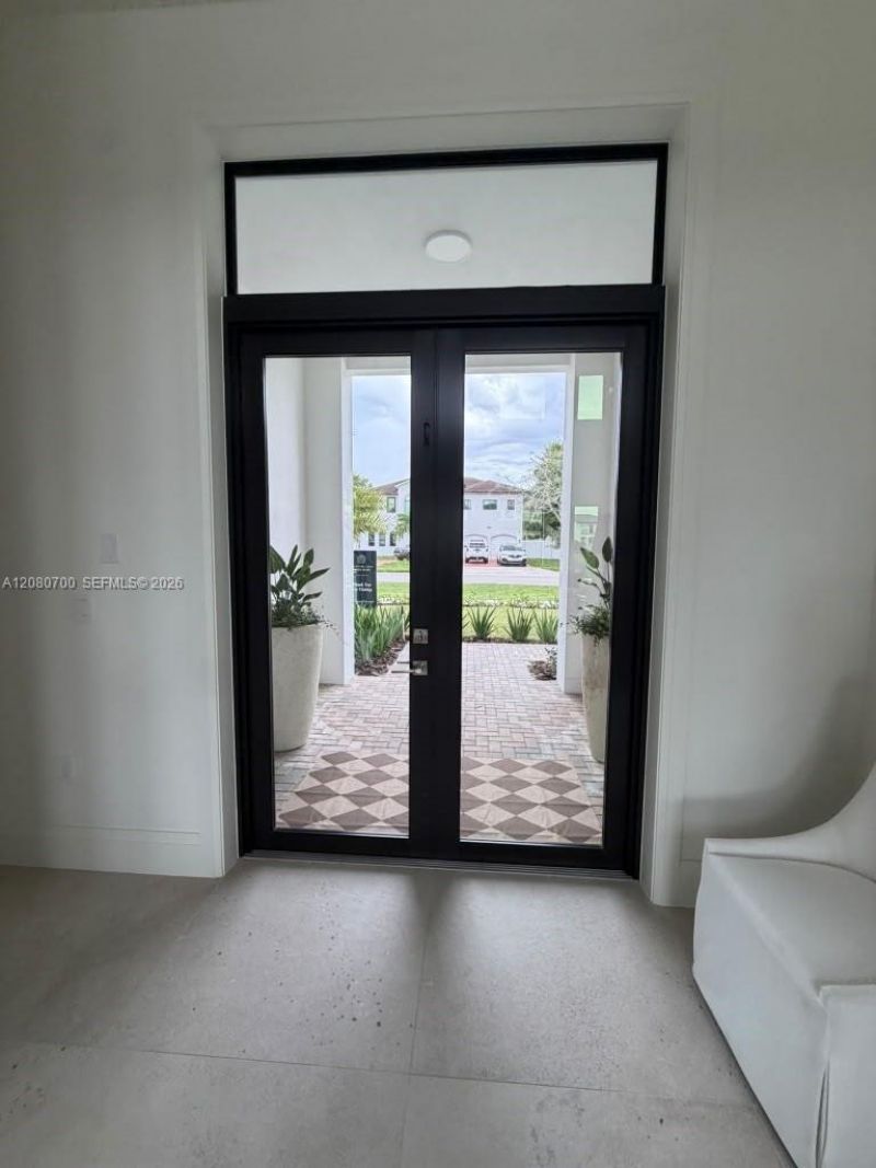 8540 NW 160th Terrace, Miami Lakes, FL 33016 Photo