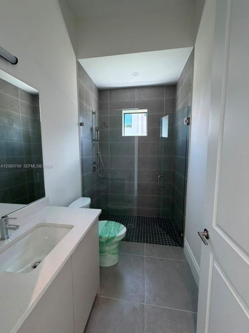 8540 NW 160th Terrace , Miami Lakes, FL 33016 Photo