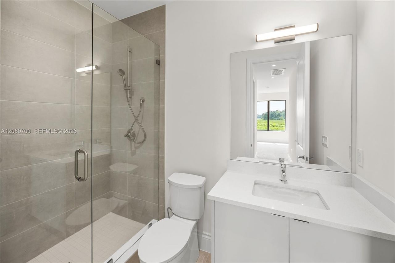 8540 NW 160th Terrace, Miami Lakes, FL 33016 Photo