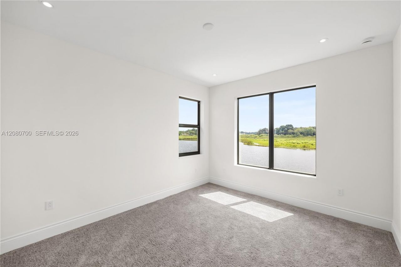 8540 NW 160th Terrace, Miami Lakes, FL 33016 Photo