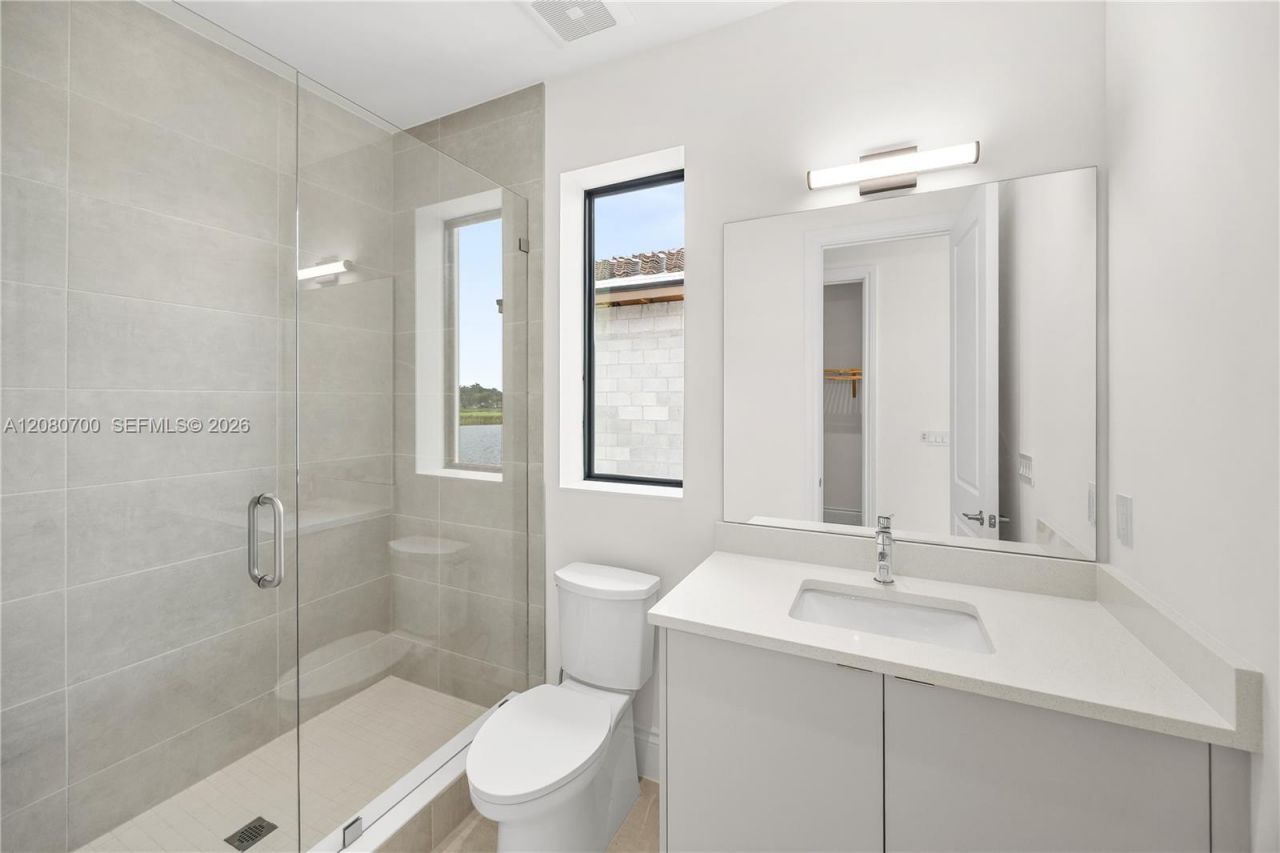 8540 NW 160th Terrace, Miami Lakes, FL 33016 Photo