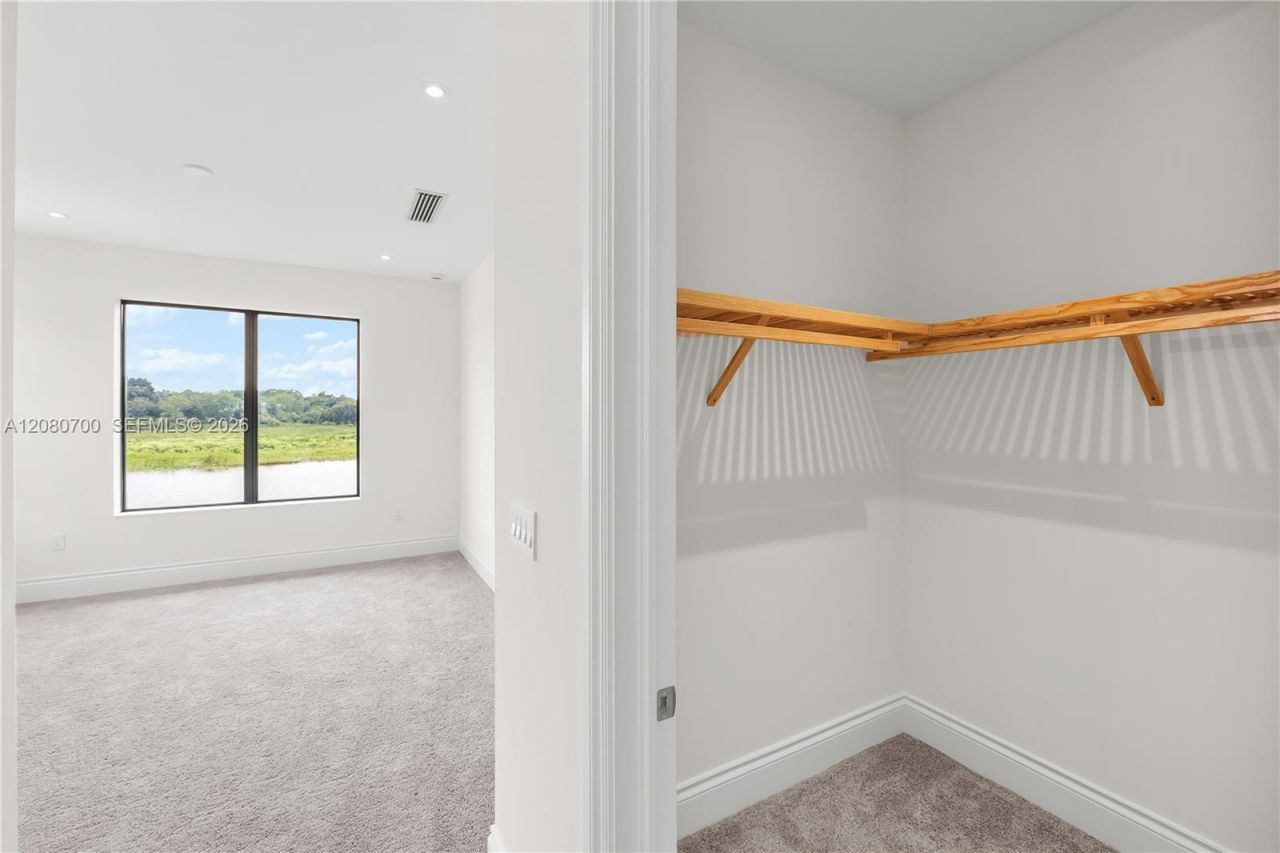 8540 NW 160th Terrace, Miami Lakes, FL 33016 Photo