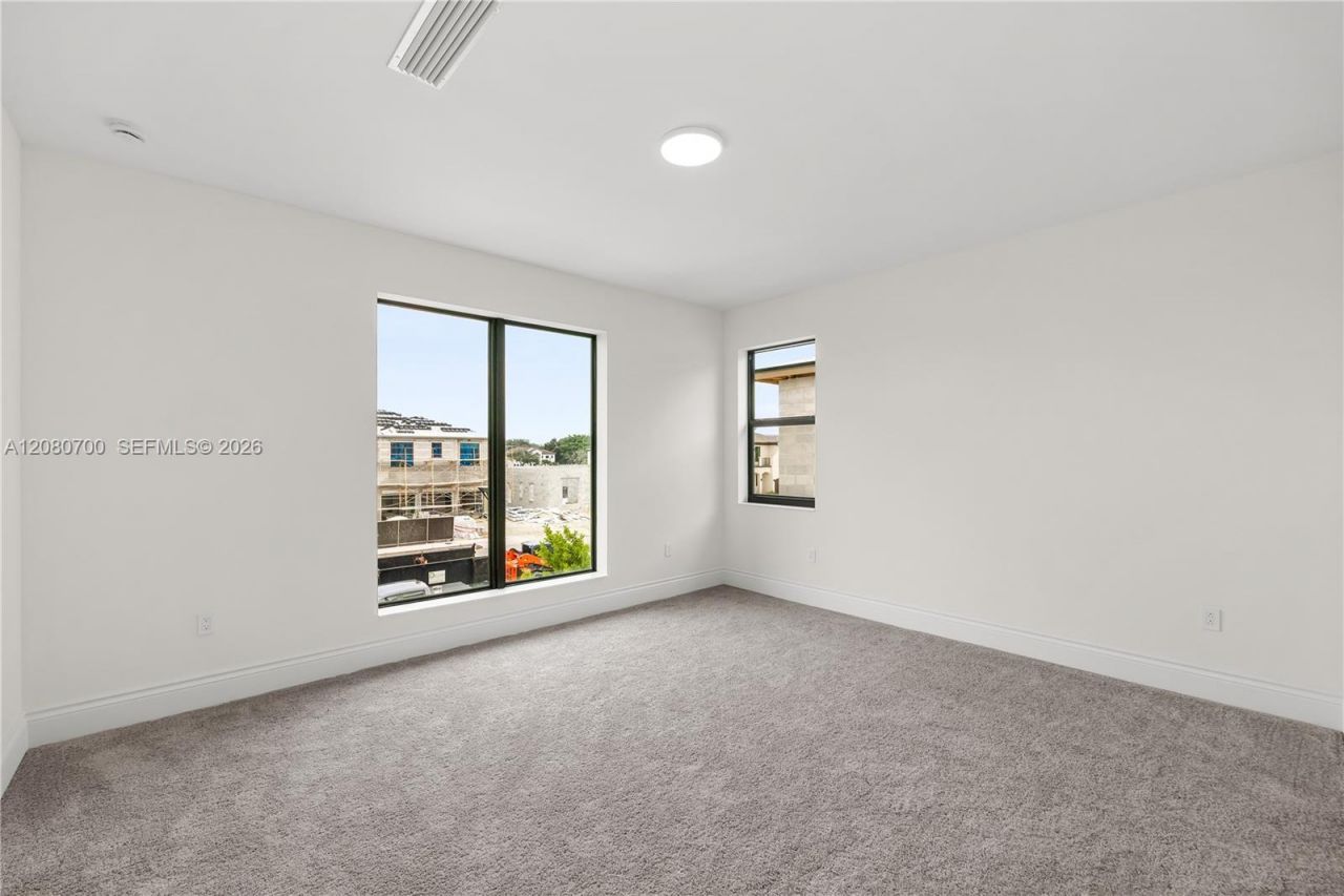 8540 NW 160th Terrace, Miami Lakes, FL 33016 Photo
