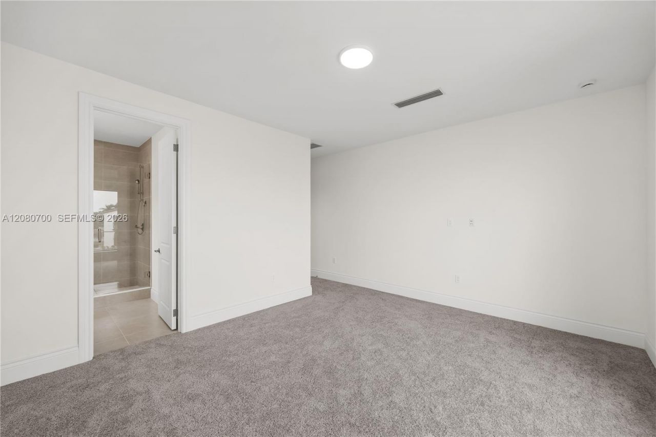 8540 NW 160th Terrace, Miami Lakes, FL 33016 Photo