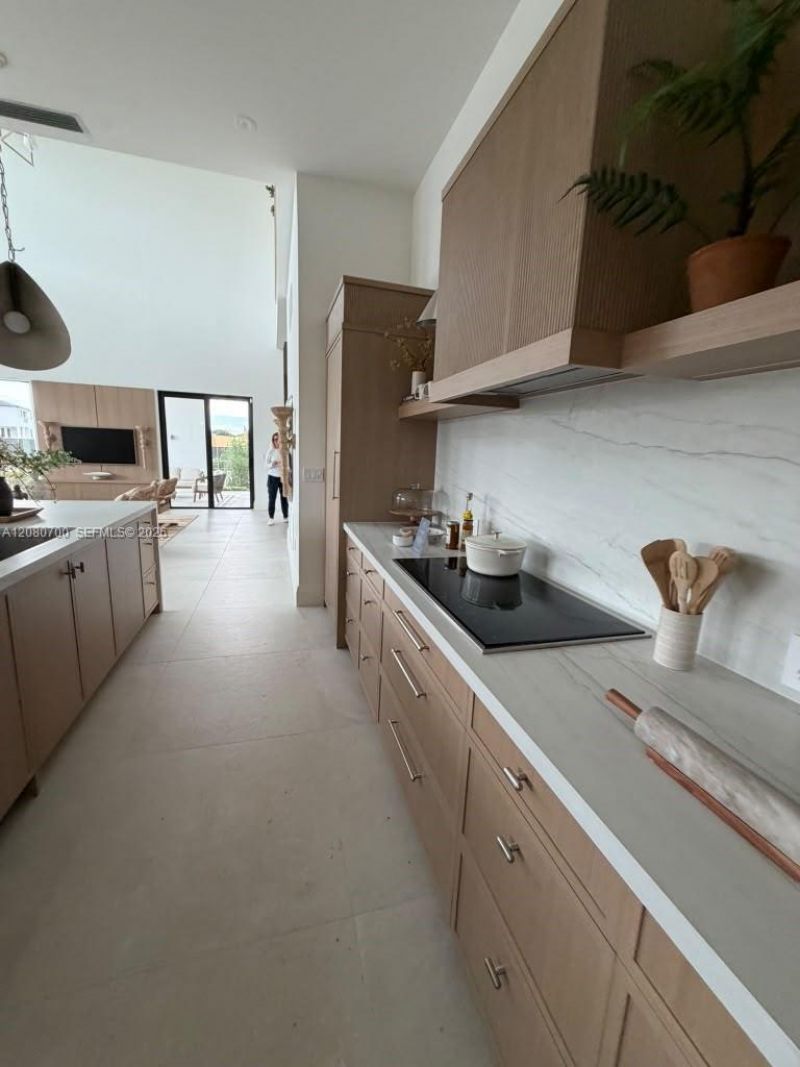 8540 NW 160th Terrace, Miami Lakes, FL 33016 Photo