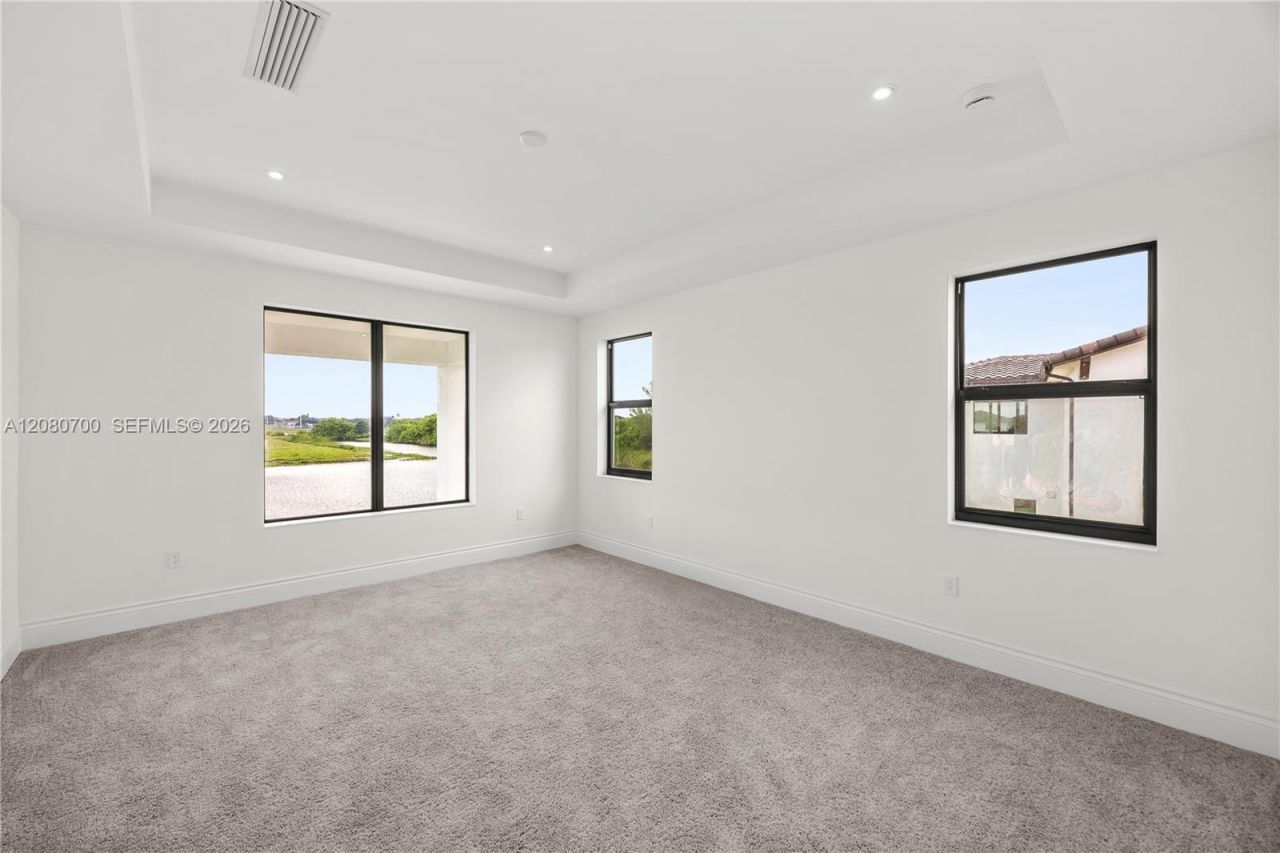 8540 NW 160th Terrace, Miami Lakes, FL 33016 Photo