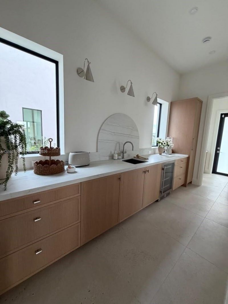 8540 NW 160th Terrace, Miami Lakes, FL 33016 Photo