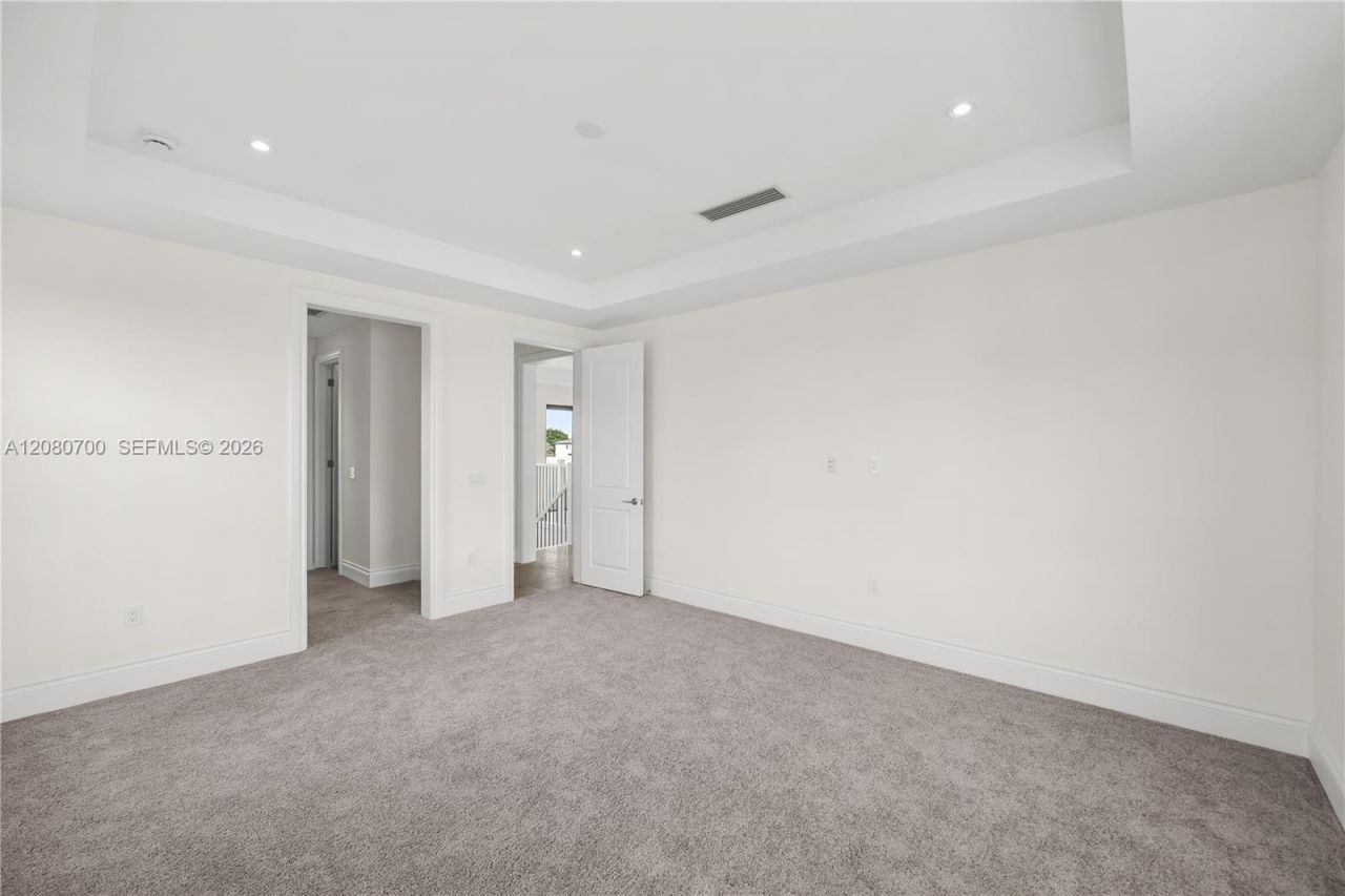 8540 NW 160th Terrace, Miami Lakes, FL 33016 Photo