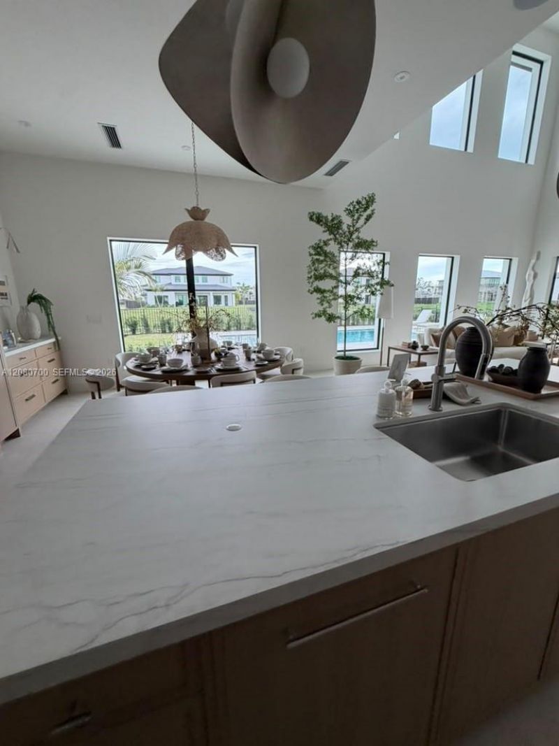 8540 NW 160th Terrace, Miami Lakes, FL 33016 Photo