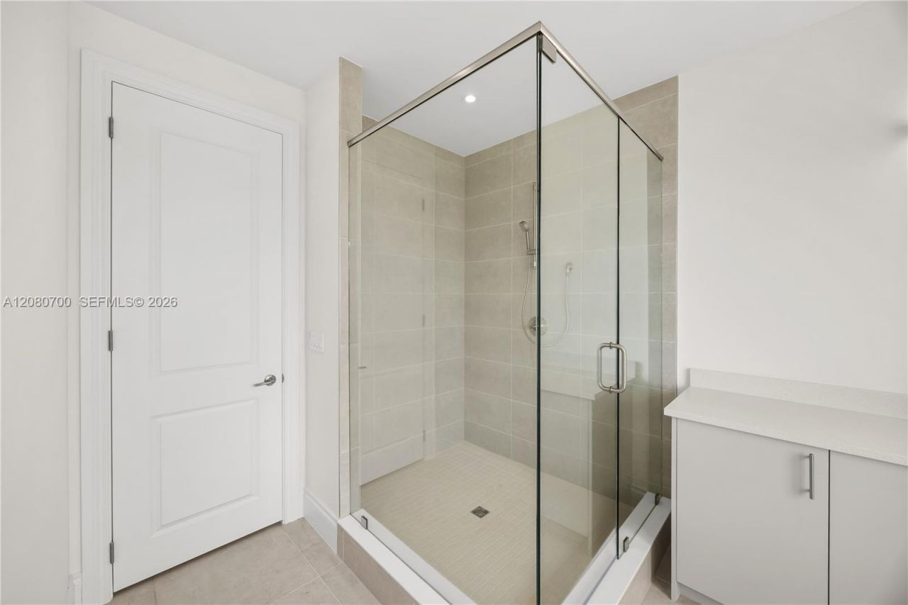 8540 NW 160th Terrace, Miami Lakes, FL 33016 Photo