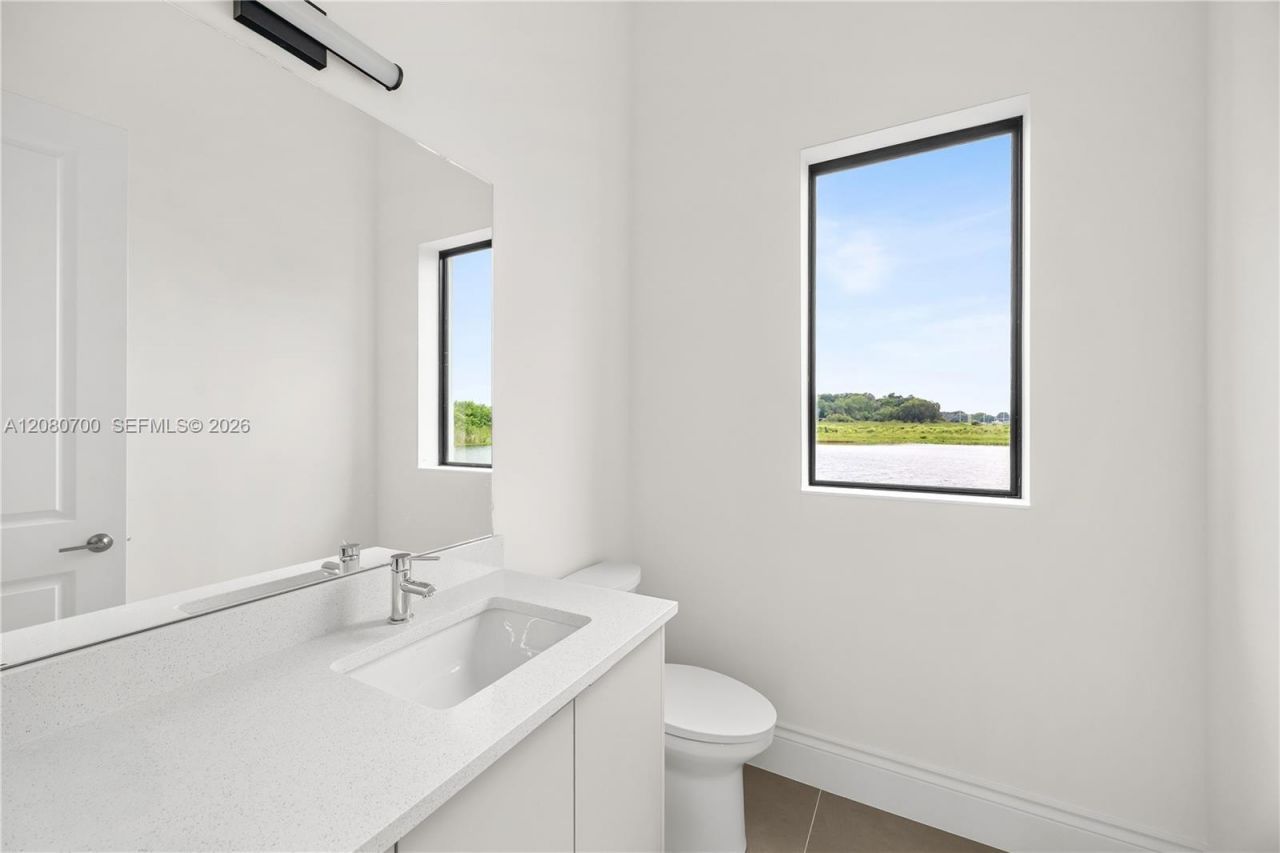 8540 NW 160th Terrace, Miami Lakes, FL 33016 Photo