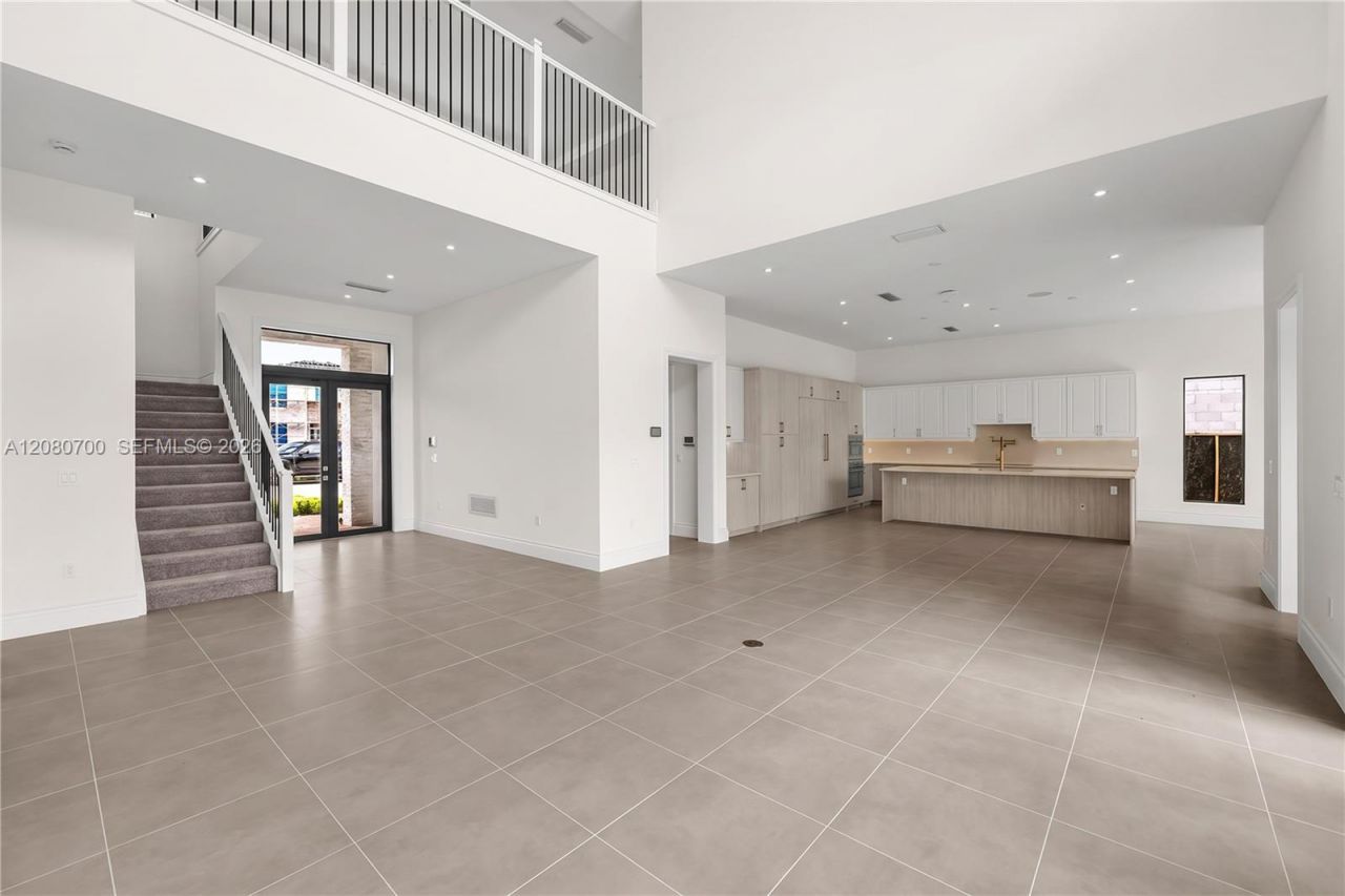 8540 NW 160th Terrace, Miami Lakes, FL 33016 Photo