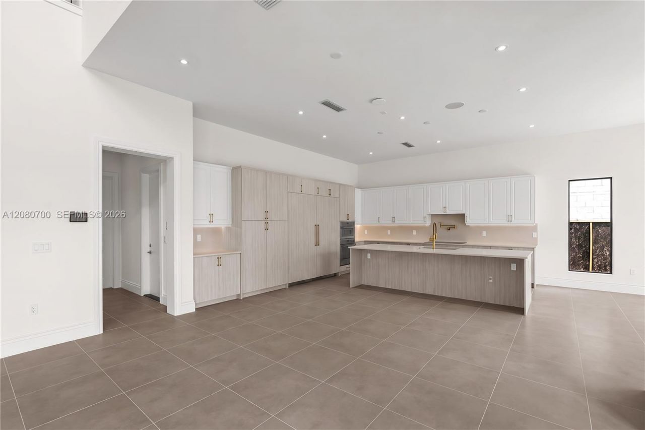 8540 NW 160th Terrace, Miami Lakes, FL 33016 Photo