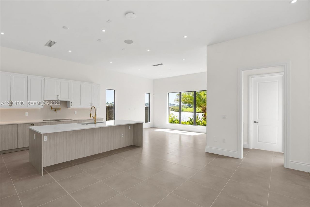 8540 NW 160th Terrace, Miami Lakes, FL 33016 Photo