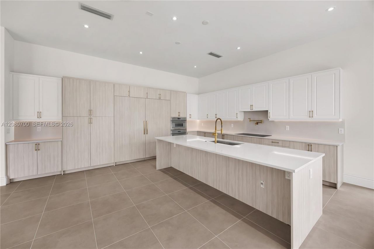 8540 NW 160th Terrace, Miami Lakes, FL 33016 Photo