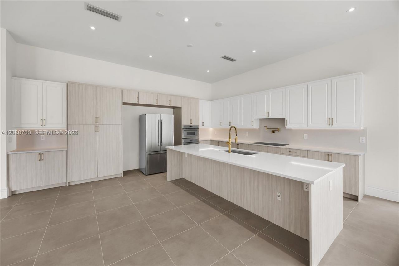8540 NW 160th Terrace, Miami Lakes, FL 33016 Photo