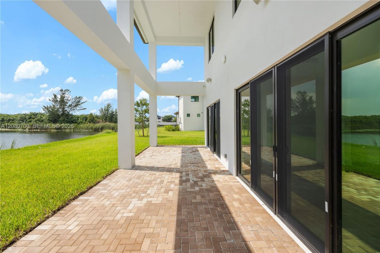 8540 NW 160th Terrace, Miami Lakes, FL 33016 Photo