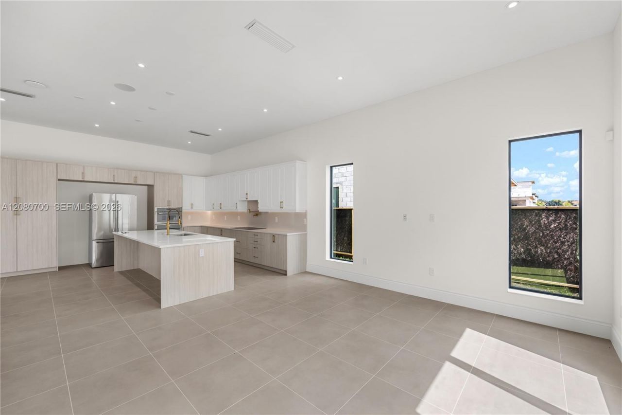 8540 NW 160th Terrace, Miami Lakes, FL 33016 Photo