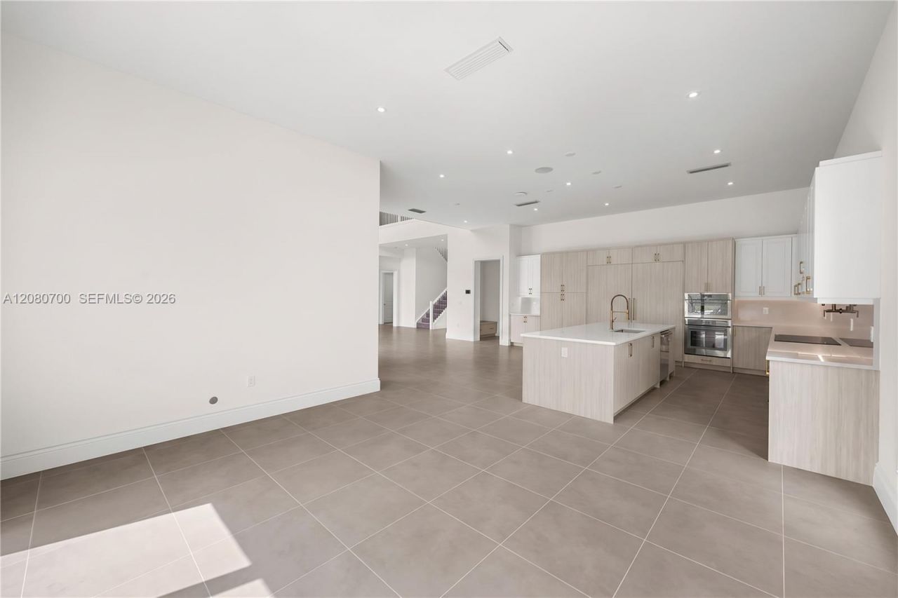 8540 NW 160th Terrace, Miami Lakes, FL 33016 Photo