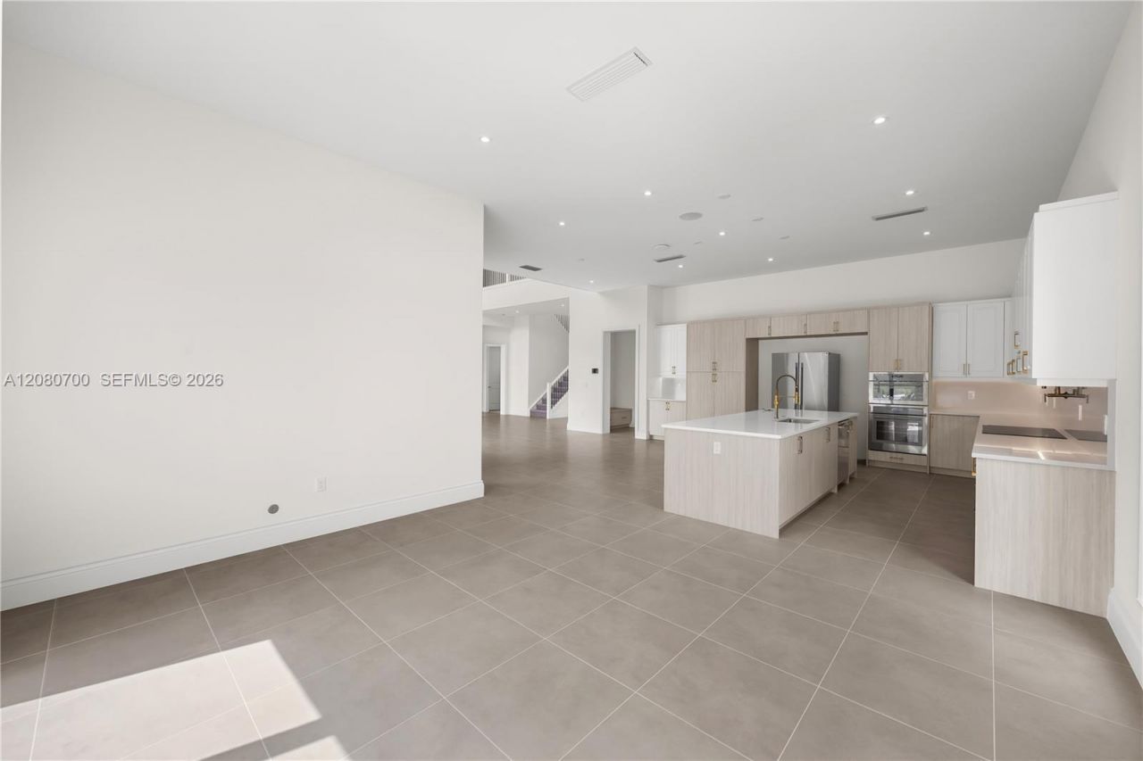8540 NW 160th Terrace, Miami Lakes, FL 33016 Photo