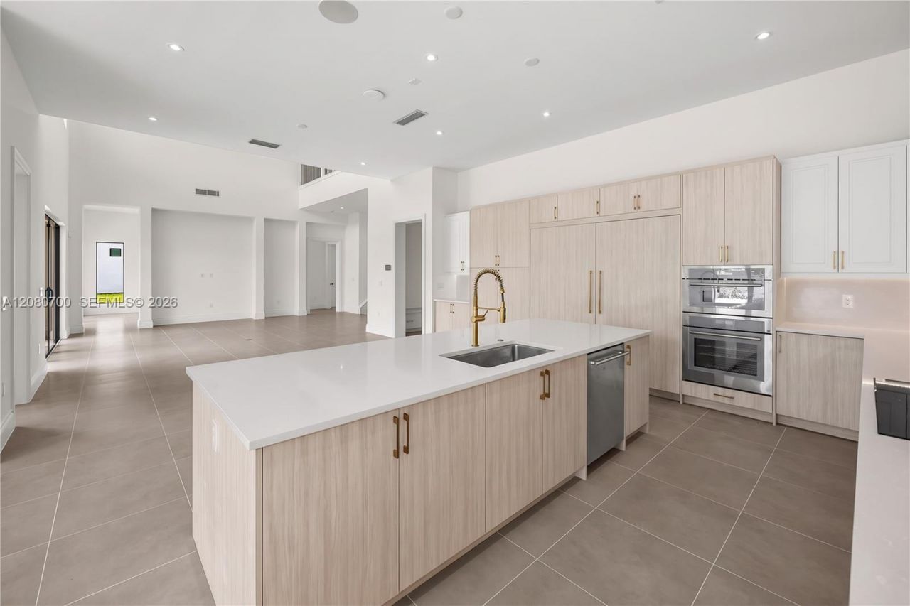8540 NW 160th Terrace, Miami Lakes, FL 33016 Photo