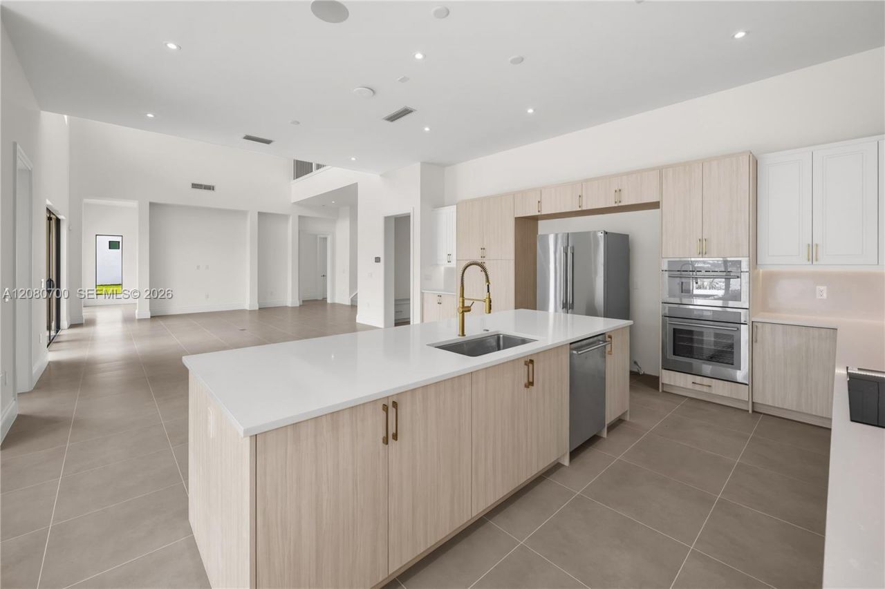 8540 NW 160th Terrace, Miami Lakes, FL 33016 Photo
