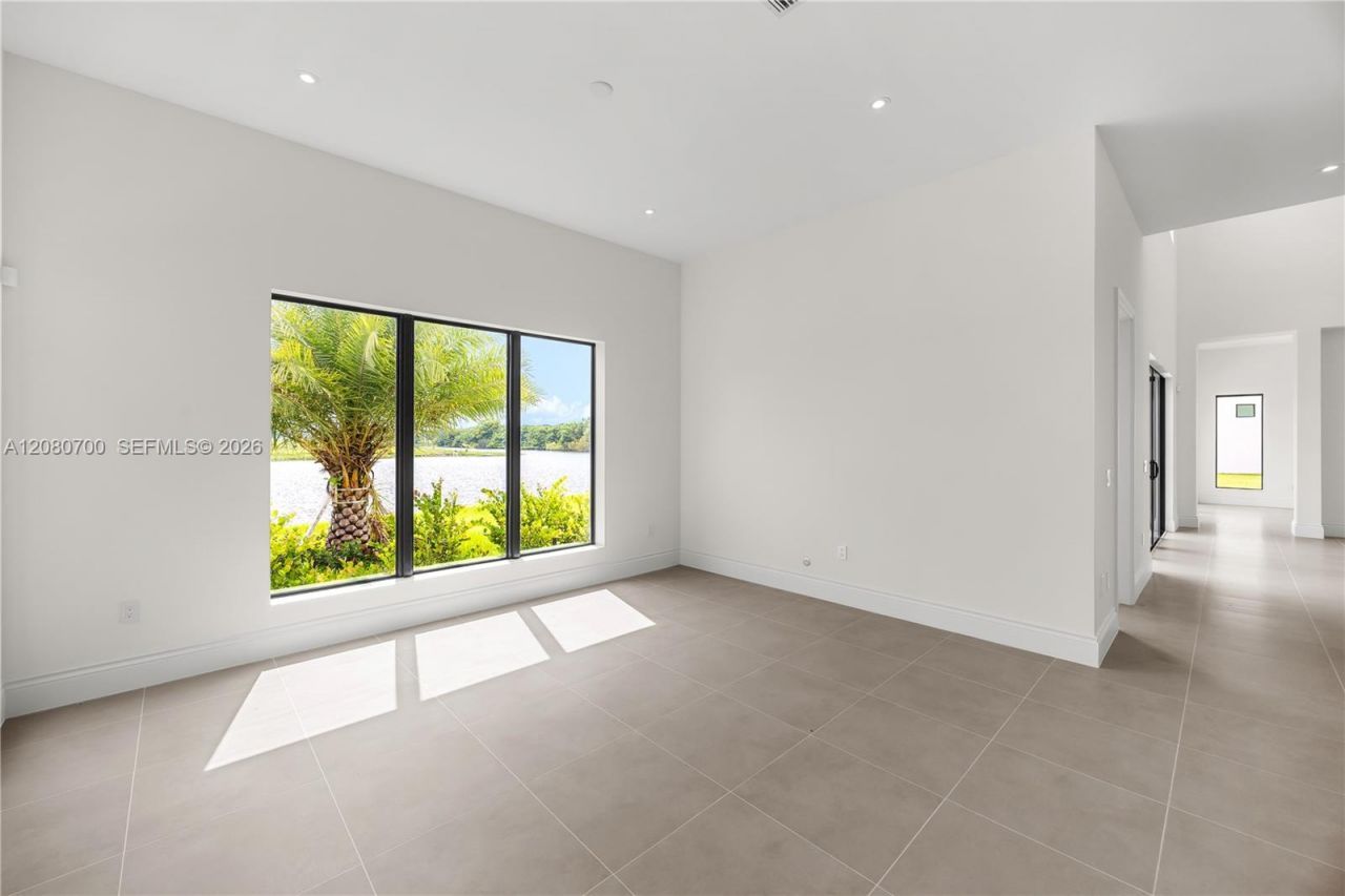 8540 NW 160th Terrace, Miami Lakes, FL 33016 Photo