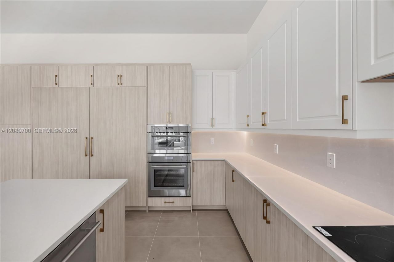 8540 NW 160th Terrace, Miami Lakes, FL 33016 Photo