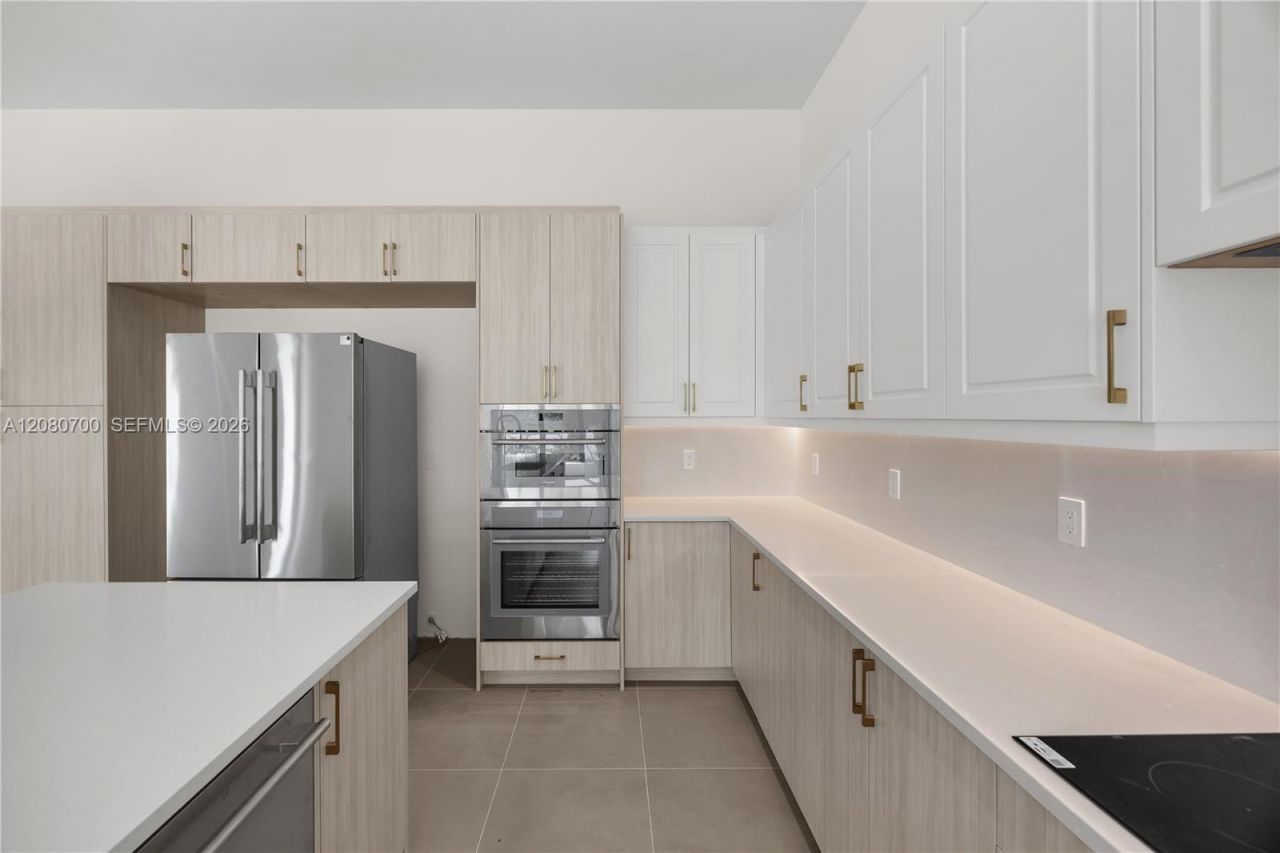 8540 NW 160th Terrace, Miami Lakes, FL 33016 Photo