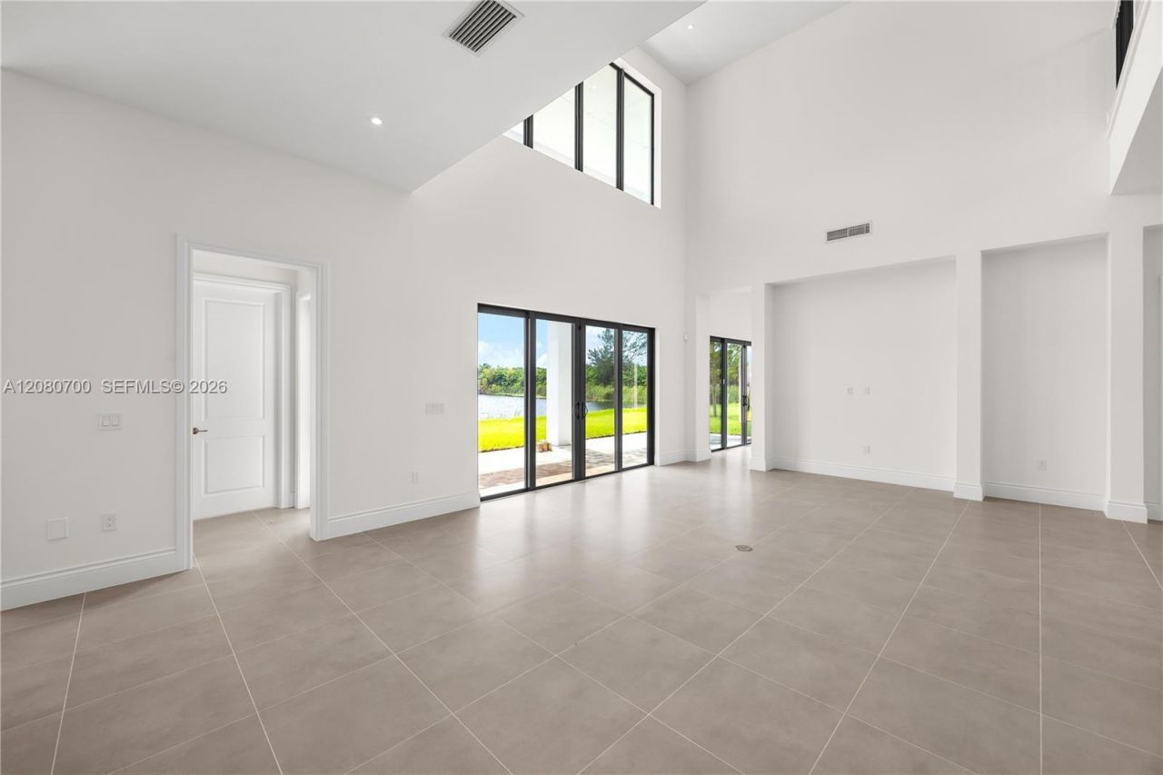 8540 NW 160th Terrace, Miami Lakes, FL 33016 Photo