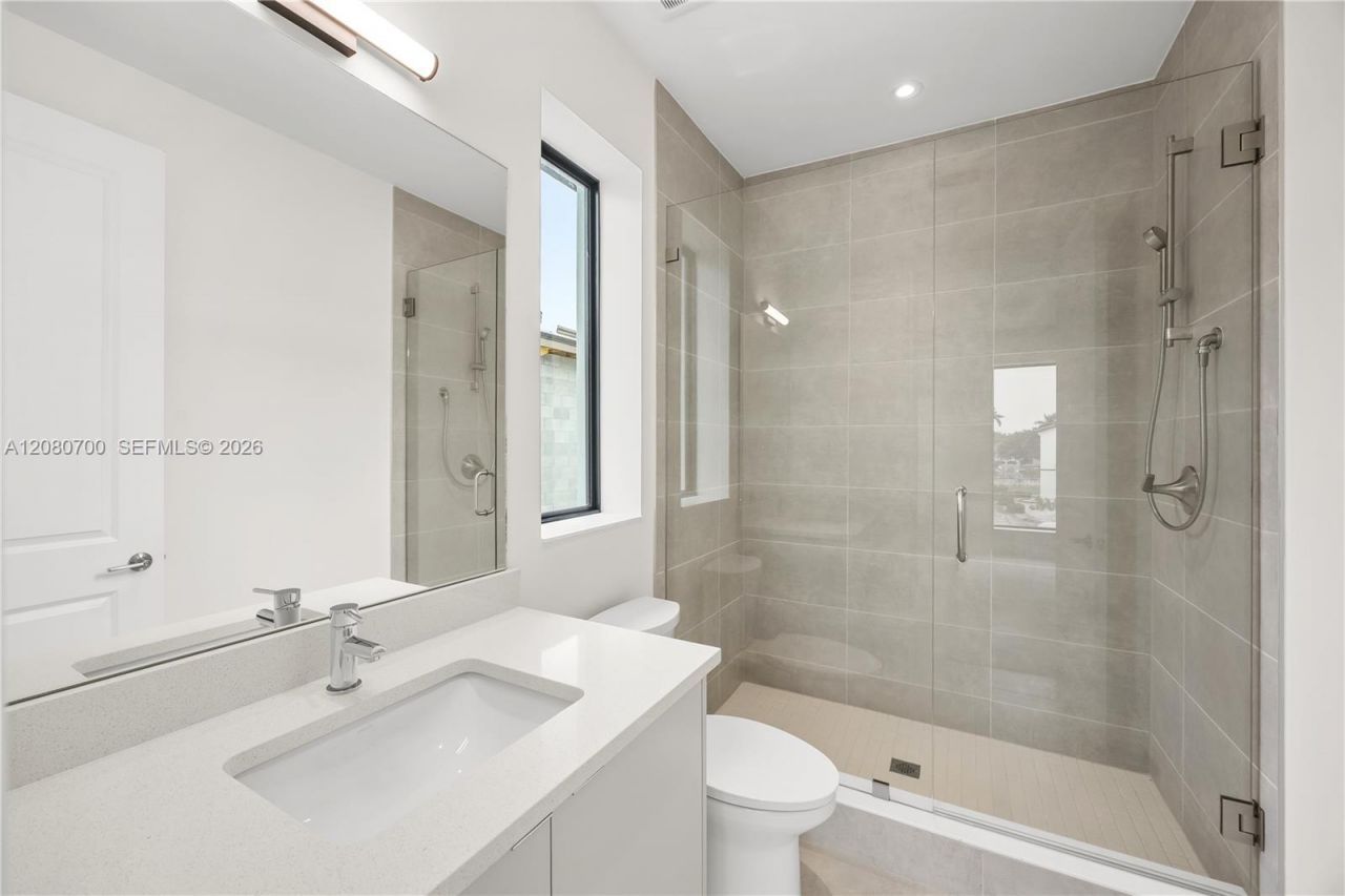 8540 NW 160th Terrace, Miami Lakes, FL 33016 Photo