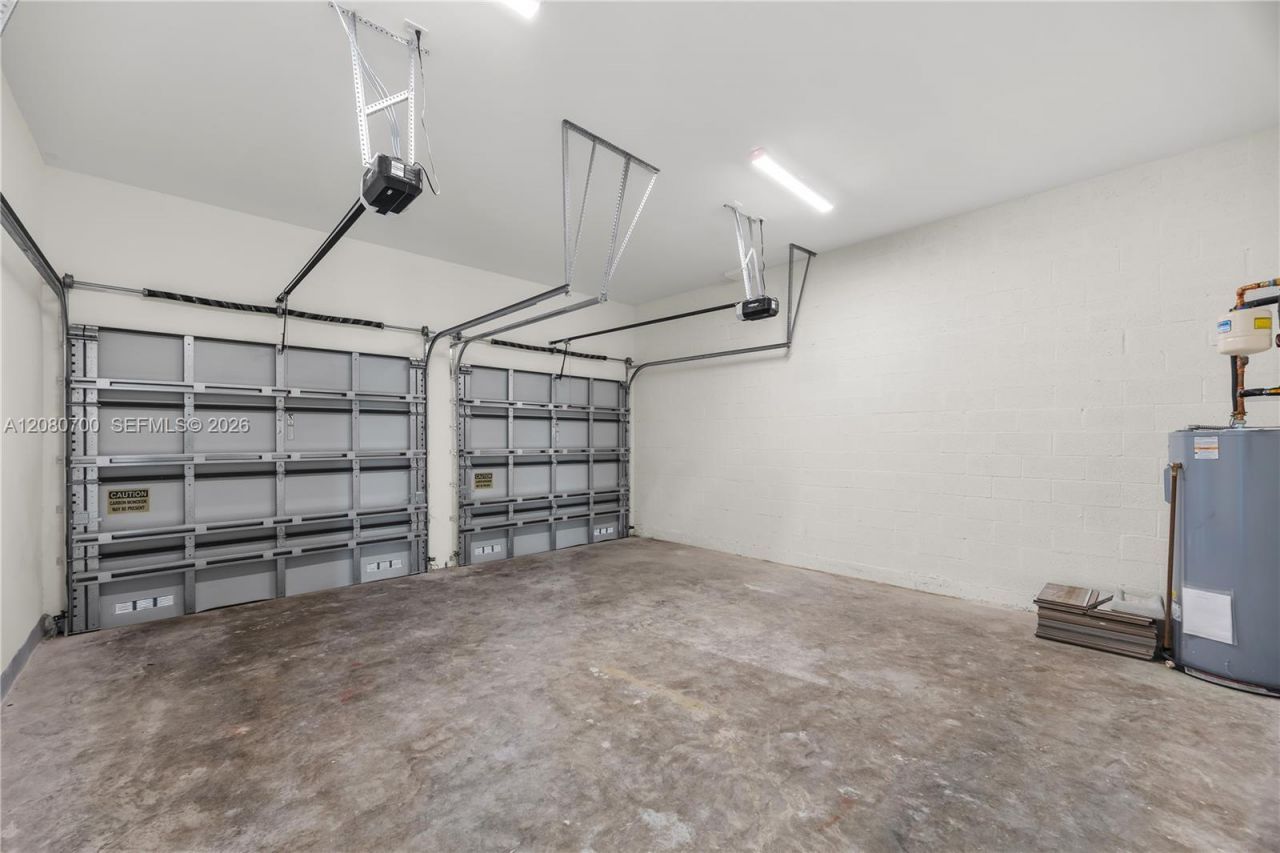 8540 NW 160th Terrace, Miami Lakes, FL 33016 Photo