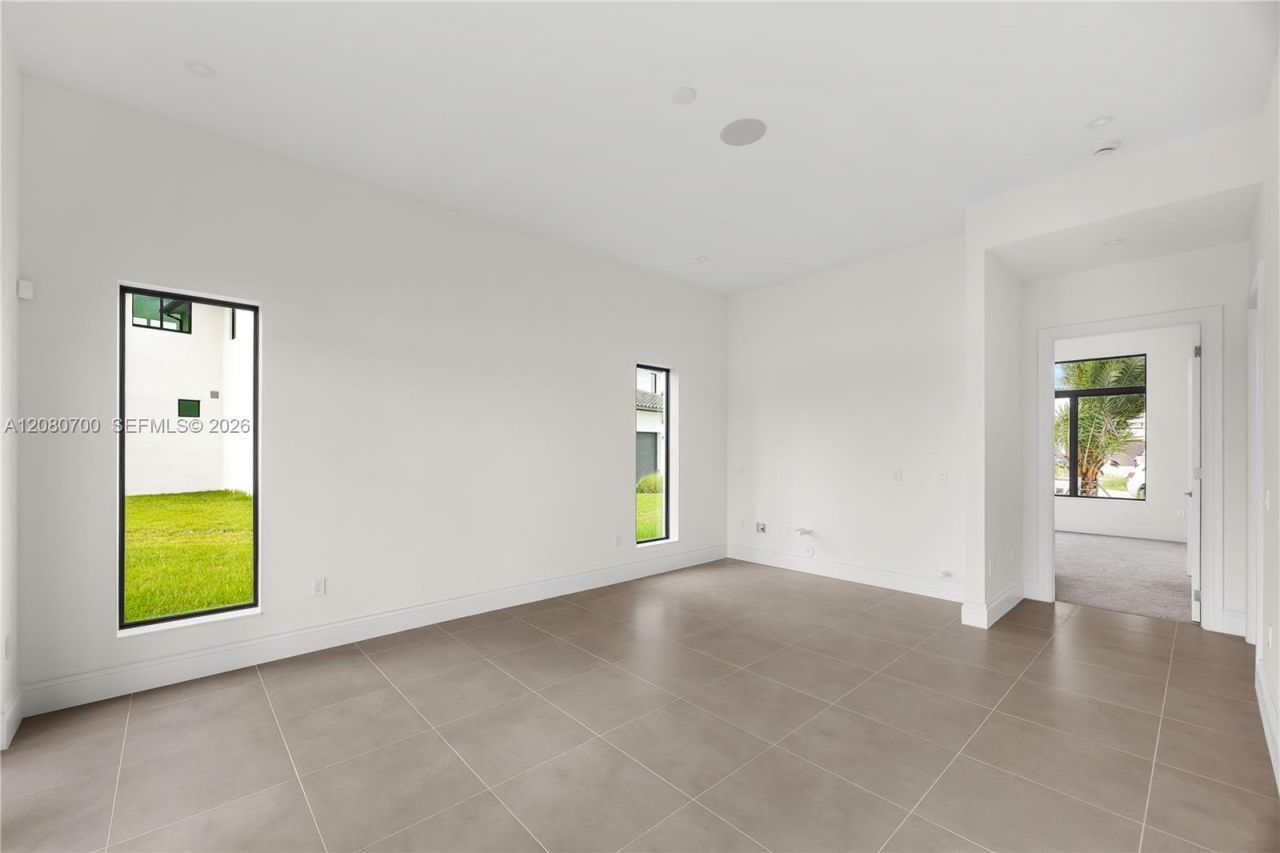 8540 NW 160th Terrace, Miami Lakes, FL 33016 Photo