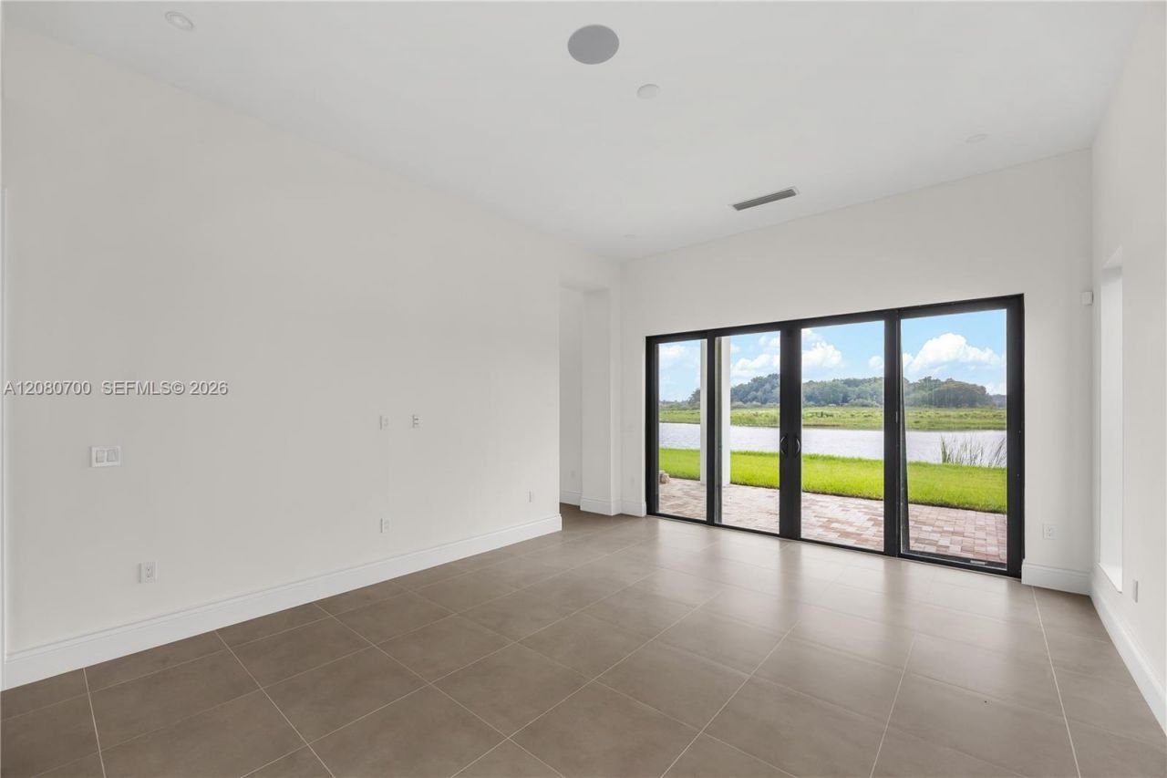 8540 NW 160th Terrace, Miami Lakes, FL 33016 Photo