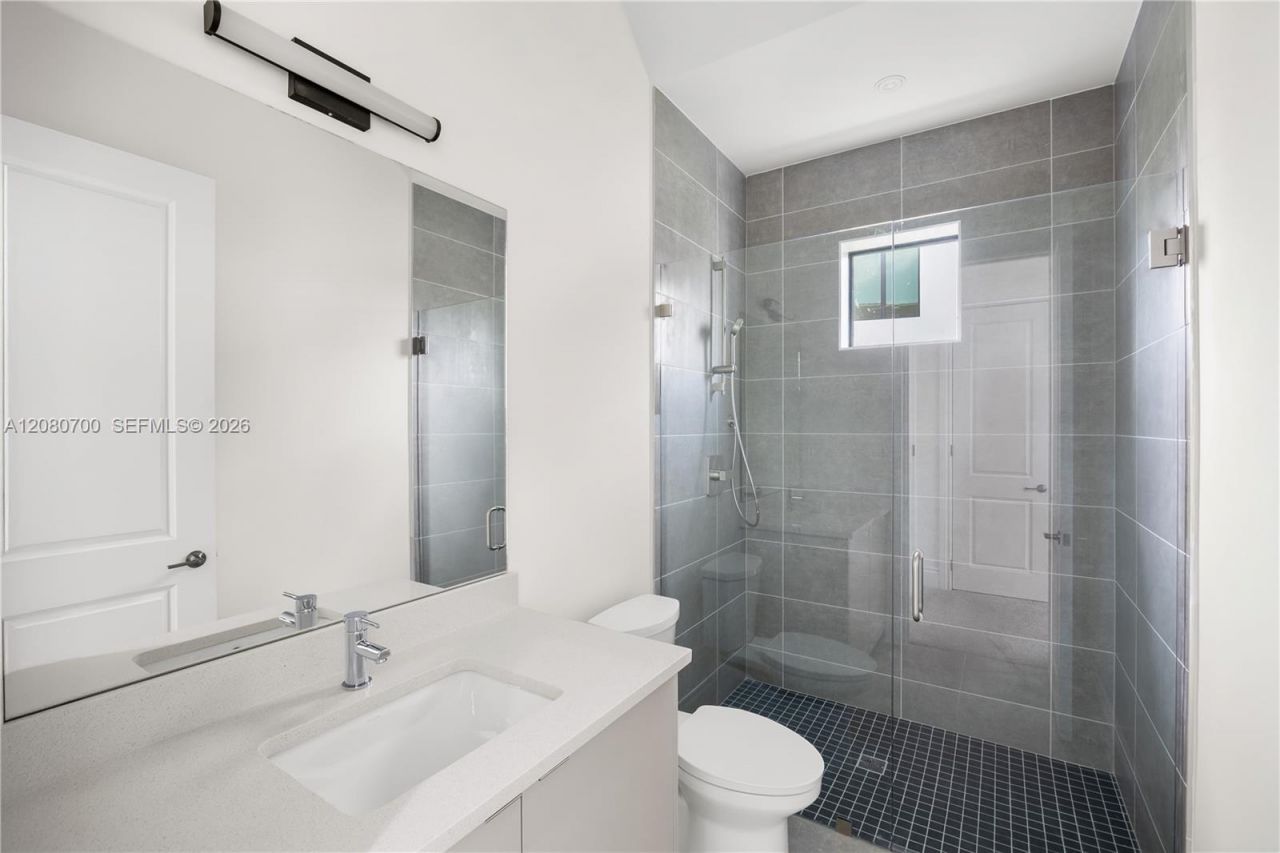 8540 NW 160th Terrace, Miami Lakes, FL 33016 Photo
