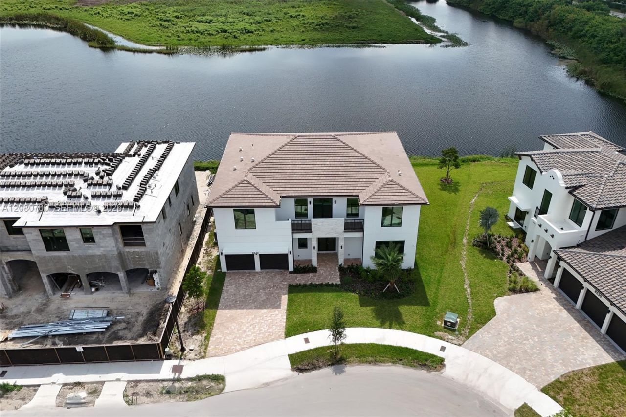 8540 NW 160th Terrace, Miami Lakes, FL 33016 Photo