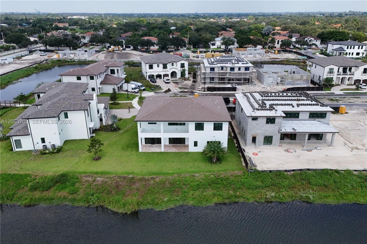8540 NW 160th Terrace, Miami Lakes, FL 33016 Photo