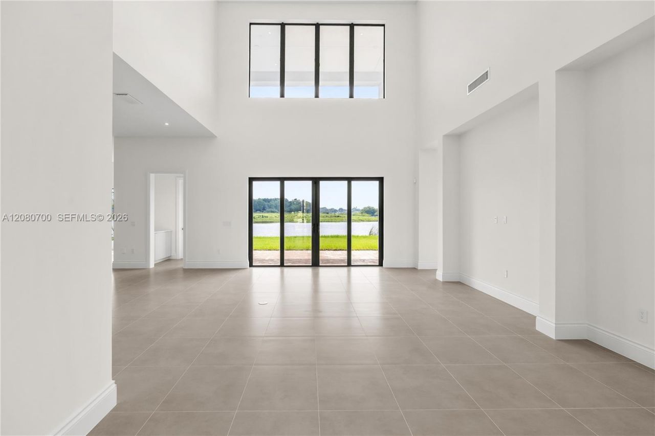8540 NW 160th Terrace, Miami Lakes, FL 33016 Photo