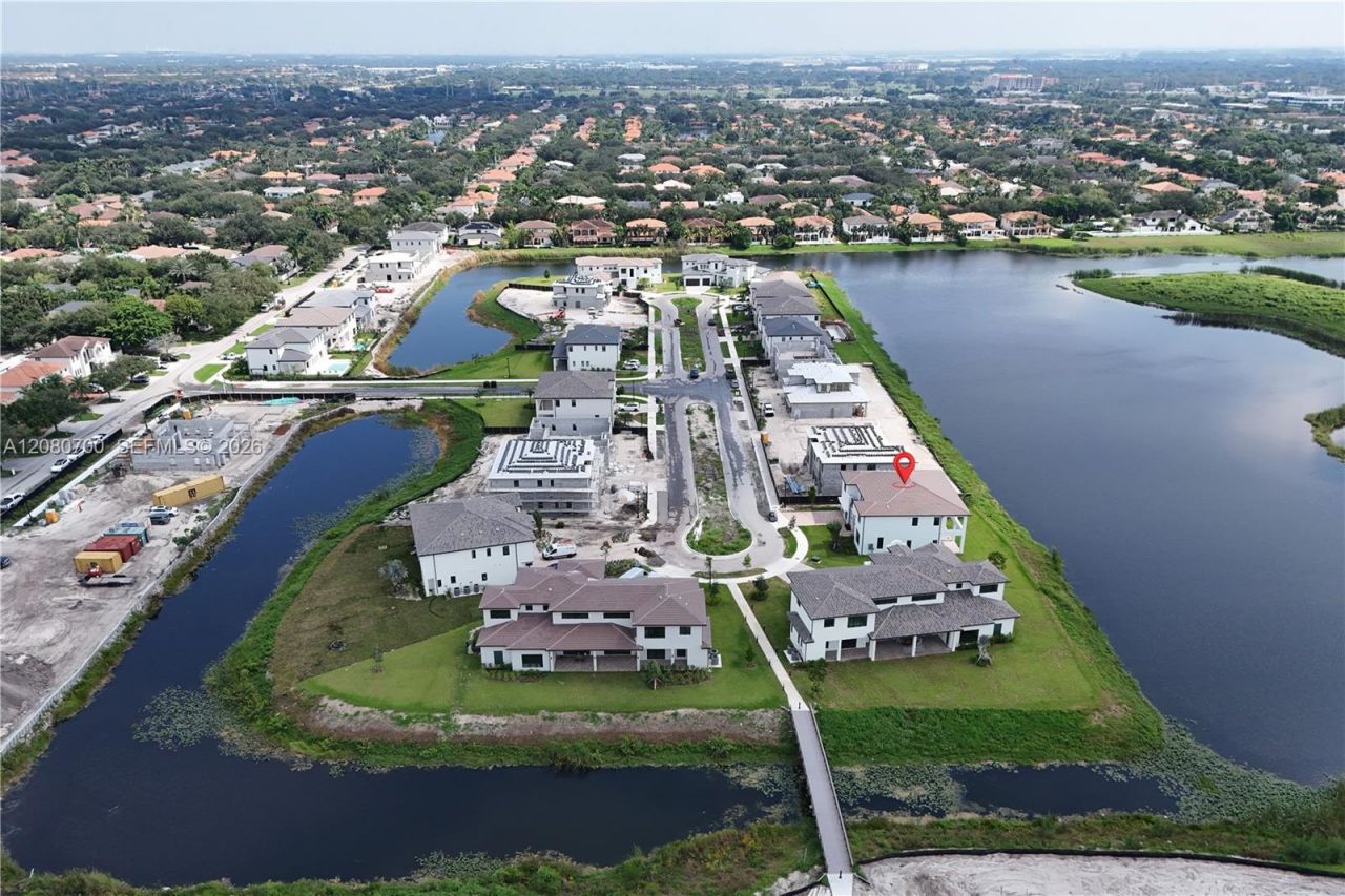 8540 NW 160th Terrace, Miami Lakes, FL 33016 Photo