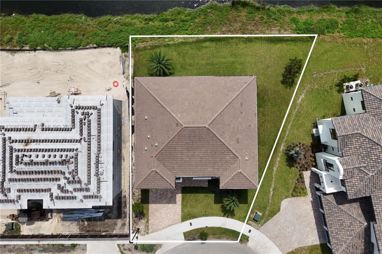 8540 NW 160th Terrace, Miami Lakes, FL 33016 Photo